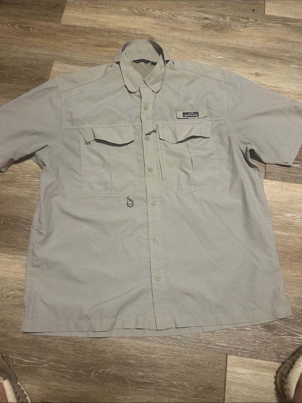 Eddie Bauer Short-Sleeve Outdoor Shirt in Light Khaki 💥